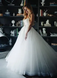Reguli pentru alegerea rochiei de mireasa perfecta pentru a crea o imagine spectaculoasă a miresei
