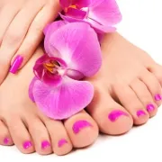 Cifrele de pe ace cuie, vopsele acrilice, scobitoare, gel de unghii, perie