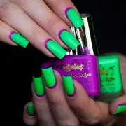 Cifrele de pe ace cuie, vopsele acrilice, scobitoare, gel de unghii, perie