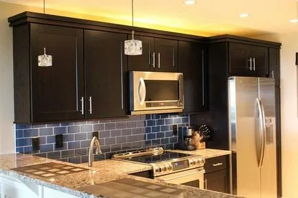 bucătărie renovată, cu mâinile în Hrușciov - renovare Școala bucătărie (reparații) bucătărie renovată, cu mâinile în Hrușciov - bucătărie renovare Scoala