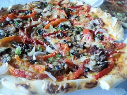 pizza Rețetă de pe crusta subțire