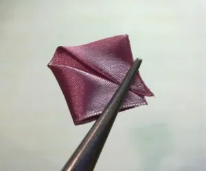 Rose de panglici de satin în tehnologia kanzashi (foto și video)