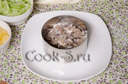 Salata „fiesta“ cu carne de pui, ananas și ciuperci - un pas cu pas reteta cu fotografii, salate