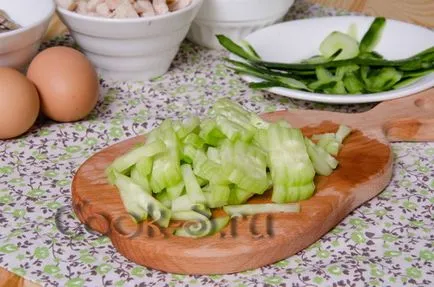 Salata „fiesta“ cu carne de pui, ananas și ciuperci - un pas cu pas reteta cu fotografii, salate