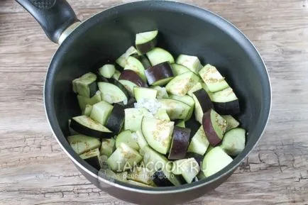 Salata de rosii si vinete cu usturoi 1 (vinete) vinete Salata, roșii și usturoi 1