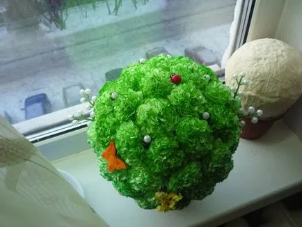 buchet de lux din țesuturi - decor principal al mesei festive