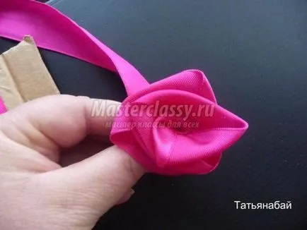 Rose de panglica de satin timp de cinci minute