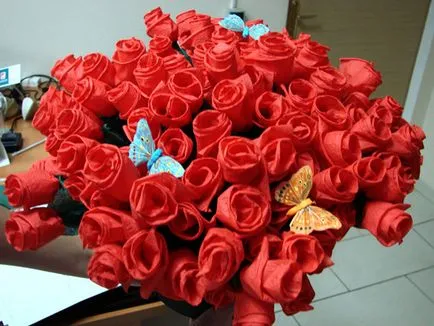buchet de lux din țesuturi - decor principal al mesei festive