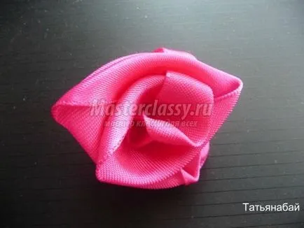 Rose de panglica de satin timp de cinci minute