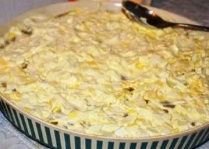 Salata cu pui, ananas și ciuperci rețete pas cu pas (nevoie de următoarele) Salata cu pui, ananas și ciuperci rețete pas cu pas