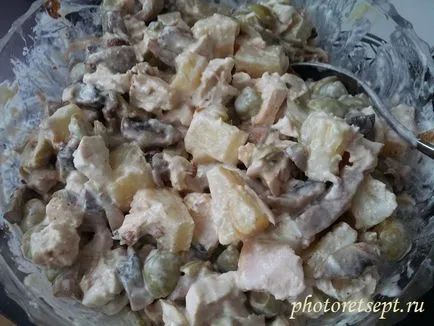 Salata de pui cu ananas si ciuperci Salata de pui cu ananas si ciuperci