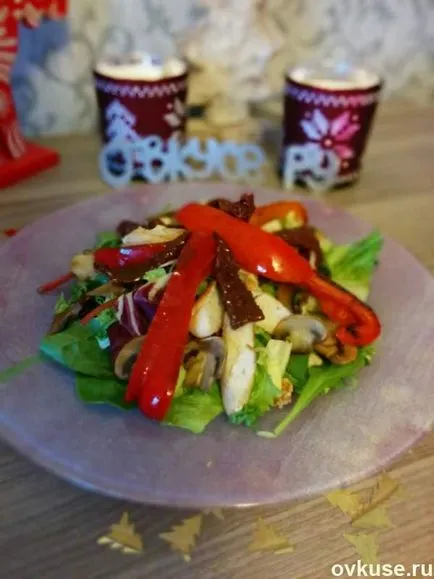 Salata cu stropi de pui și roșii uscate de vară - rețete simple (tomate) Salata cu stropi de pui și roșii uscate de vară - rețete simple,