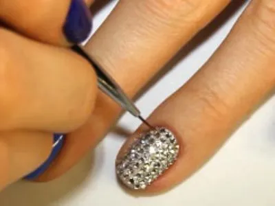 Shellac cu strasuri idei, tehnologie și sfaturi de performanță pentru utilizare în manichiură (shellac) Shellac cu strasuri idei, tehnologie și sfaturi de performanță pentru utilizare în manichiură