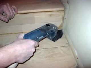 Șlefuirea pardoseli din lemn, instrucțiuni de instalare video cu mâinile, ceea ce instrument este necesar, și fotografiile lor