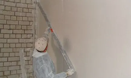 Tincuire de pereți pe balize în repararea de apartamente și ceea ce este pentru (ipsos) Tincuire de pereți pe balize în repararea de apartamente și de ce este nevoie