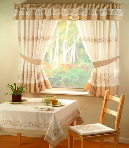 Perdele la bucatarie cu un design de știri sale mâini, fotografii, mostre de reziduuri tesatura perdele (lor) Perdele la bucatarie cu un design mâinile sale de știri, fotografii, mostre de perdele din resturi textile,
