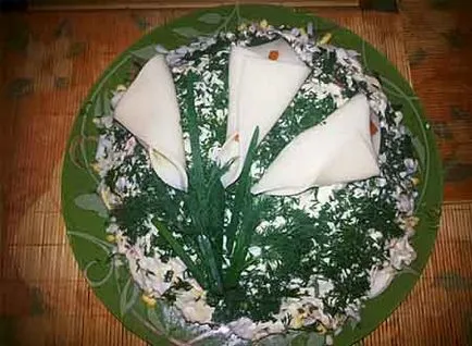 Salata de pui cu strat de ananas si fungi (ciuperci) Salata de pui cu strat de ananas și ciuperci