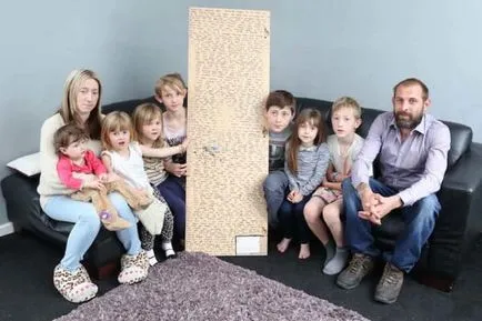 Mesajul pe care le-a lăsat oglinda fiica moartă de pe partea din spate (deoarece) Mesajul pe care le-a lăsat fiica moartă de pe partea din spate a oglinzii