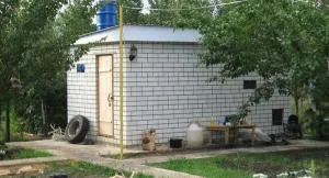 Baie de construcții din cărămizi cu mâinile lor Confort și practic