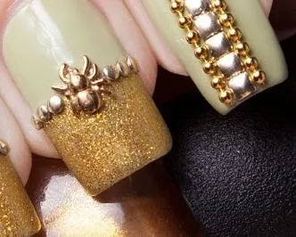 Strasuri pe unghii este într-adevăr frumoasă (strasuri pe unghii unghii cu un design strasuri fotografie cu strasuri Nails) Strasuri pe unghii este într-adevăr frumos