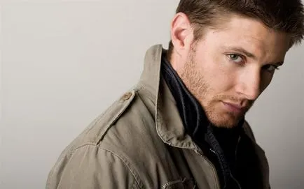 tinuta si coafura Jensen Ackles (Jensen Ackles), în fotografie (stil) tinuta si coafura Jensen Ackles (Jensen Ackles) într-o fotografie