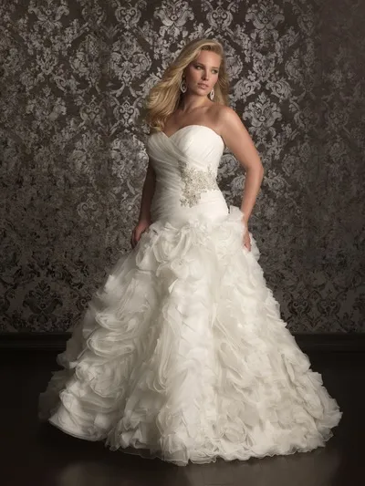 Rochie de nunta pe tipul de figura 20 sfaturi pentru alegerea potrivită