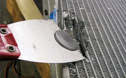 Fluxul de radiator din aluminiu din mașină, ce să facă în cazul în care antigel picurare, modul de verificare și corect (scurgere) Fluxul de radiator din aluminiu din mașină, ce să facă în cazul în care antigel picurare, modul de verificare și corecte