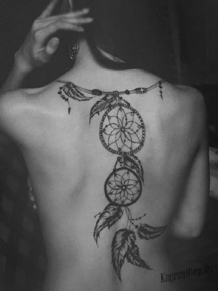 Tatuaje pe fete
