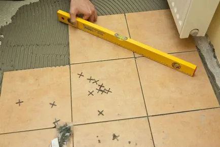 De stabilire gresie pe podea, cu mâinile lor instrucțiuni pas cu pas, cu fotografii și video