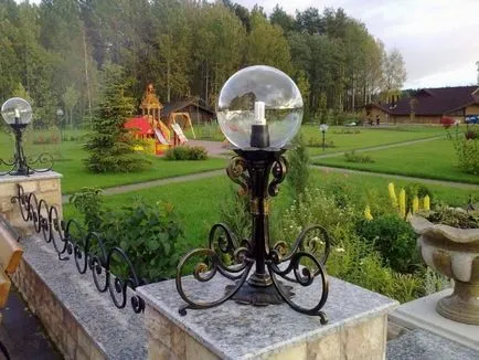 Decorarea grădină cu mâinile fotografia lui (cabane) Decorarea grădină cu mâinile fotografia lui