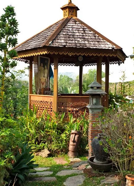 Decorare teren agricol - paturi, benzi, sculpturi, iazuri, poduri (15 idei foto) mea