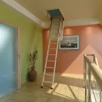 Instrucțiuni video pentru completarea streașina acoperișului cu mâinile de profesioniști