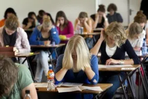Este mai ușor să treacă examenul Este mai ușor să treacă examenul