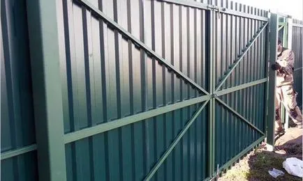 Gates din carton ondulat modul de a face propriile lor mâini () de întindere a foii Gates din carton ondulat modul de a face propriile lor mâini