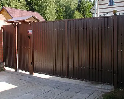 Porți din profmateriale cu propriile sale mâini - instrucțiuni de montaj! (Foaie trapezoidal cu mâinile) Porți din profmateriale cu propriile sale mâini - instrucțiuni de montaj!