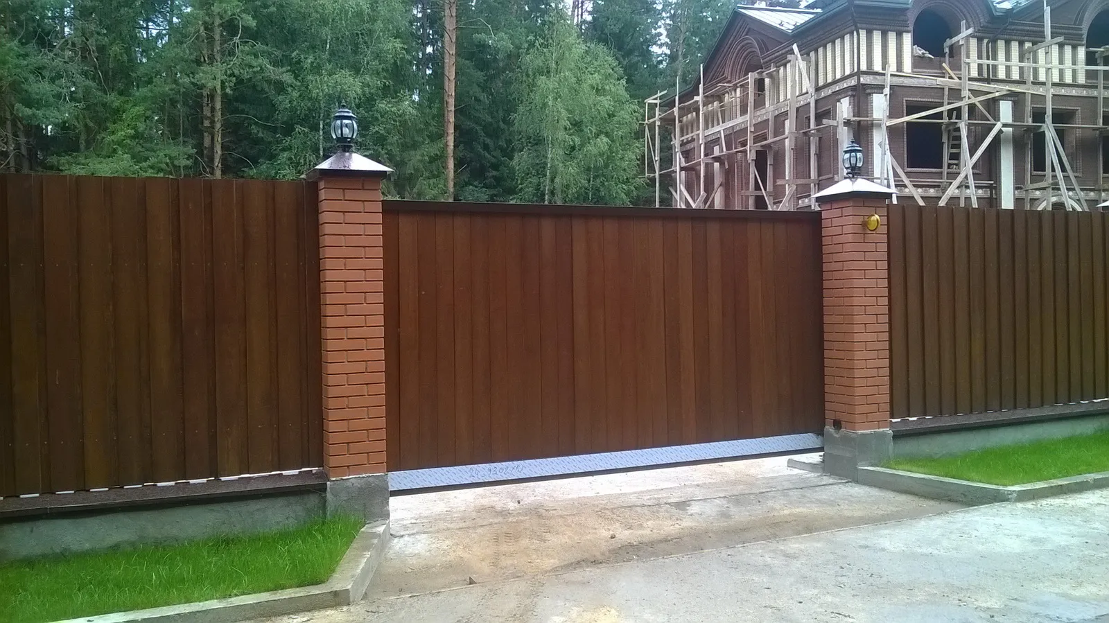 Gates în secțiunea foto