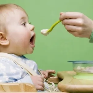 În câte luni vă puteți hrăni copilul, copilul
