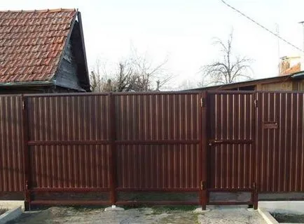 Poarta de carton ondulat cu mâinile foto și video