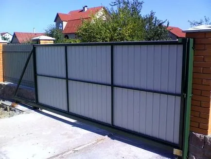 Poarta de carton ondulat cu mâinile sale desene, diagrame, instrucțiuni