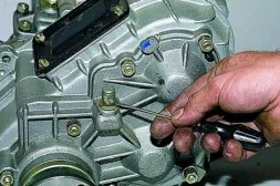 Schimbarea uleiului în razdatke Chevrolet Niva