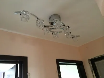 Cum se instalează un candelabru