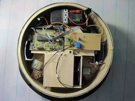 Asigurați-vă un robot cu casa lor mâini Asigurați-vă un robot cu casa lor mâini