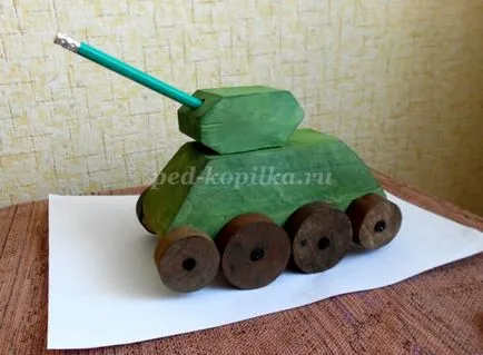 Modele de echipamente militare cu propriile lor mâini