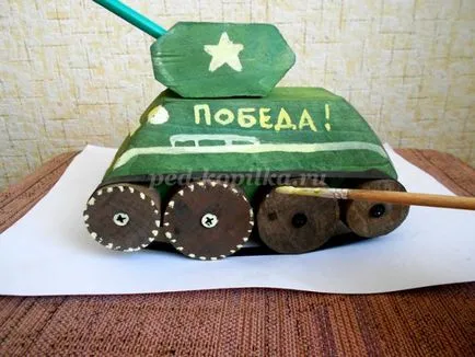 Modele de echipamente militare cu propriile lor mâini