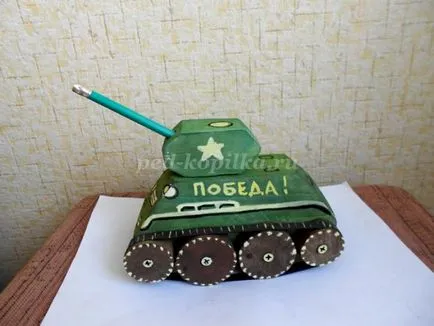 Modele de echipamente militare cu propriile lor mâini