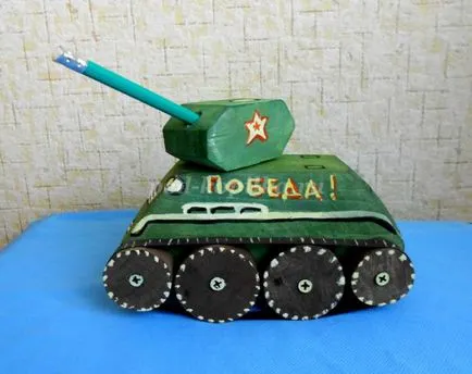 Modele de echipamente militare cu propriile lor mâini