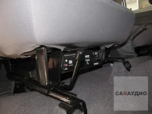 Plasarea subwoofer-ul în mașină cu mâinile lor Plasarea subwoofer-ul în mașină cu mâinile lor
