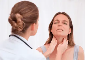 Ce pot mânca atunci când am o durere în gât Ce pot mânca atunci când am o durere în gât