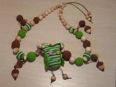 Tie mâinile lui