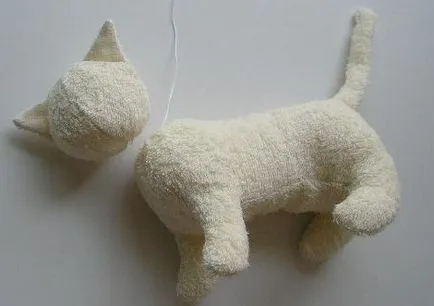 Cat jucărie moale, cu propriile sale mâini